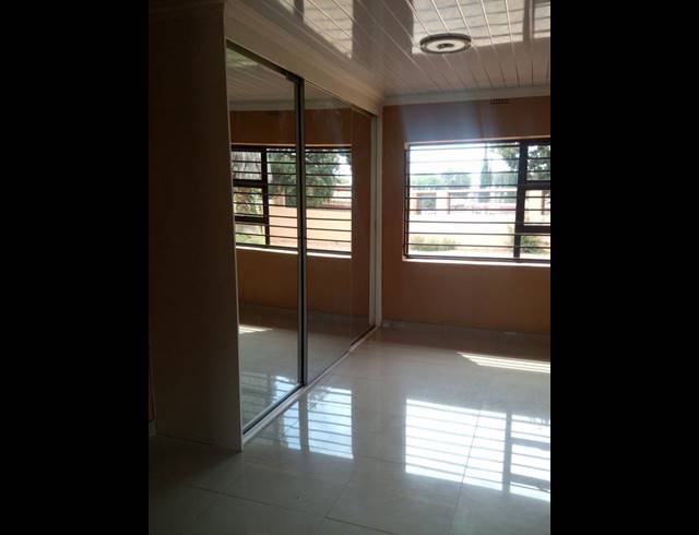 6 BEDROOM HOUSE FOR SALE IN EVANS PARK